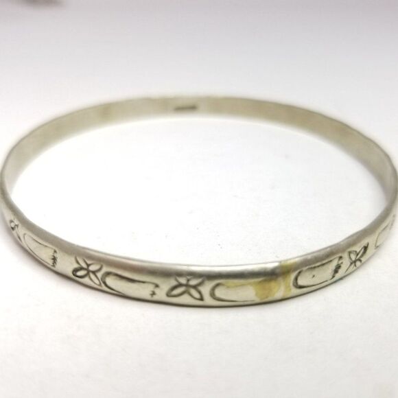 Vintage Silver Tone Hammered Floral Design Bangle Bracelet, Skinny Stacking - Picture 3 of 8